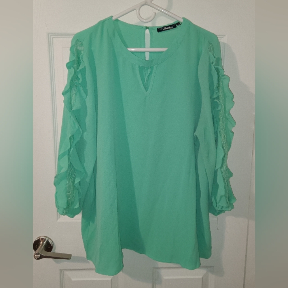ANDREE BY UNIT Light Green Ruffle Sleeve Top